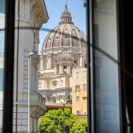 The Grand View Lux Vatican Apartman